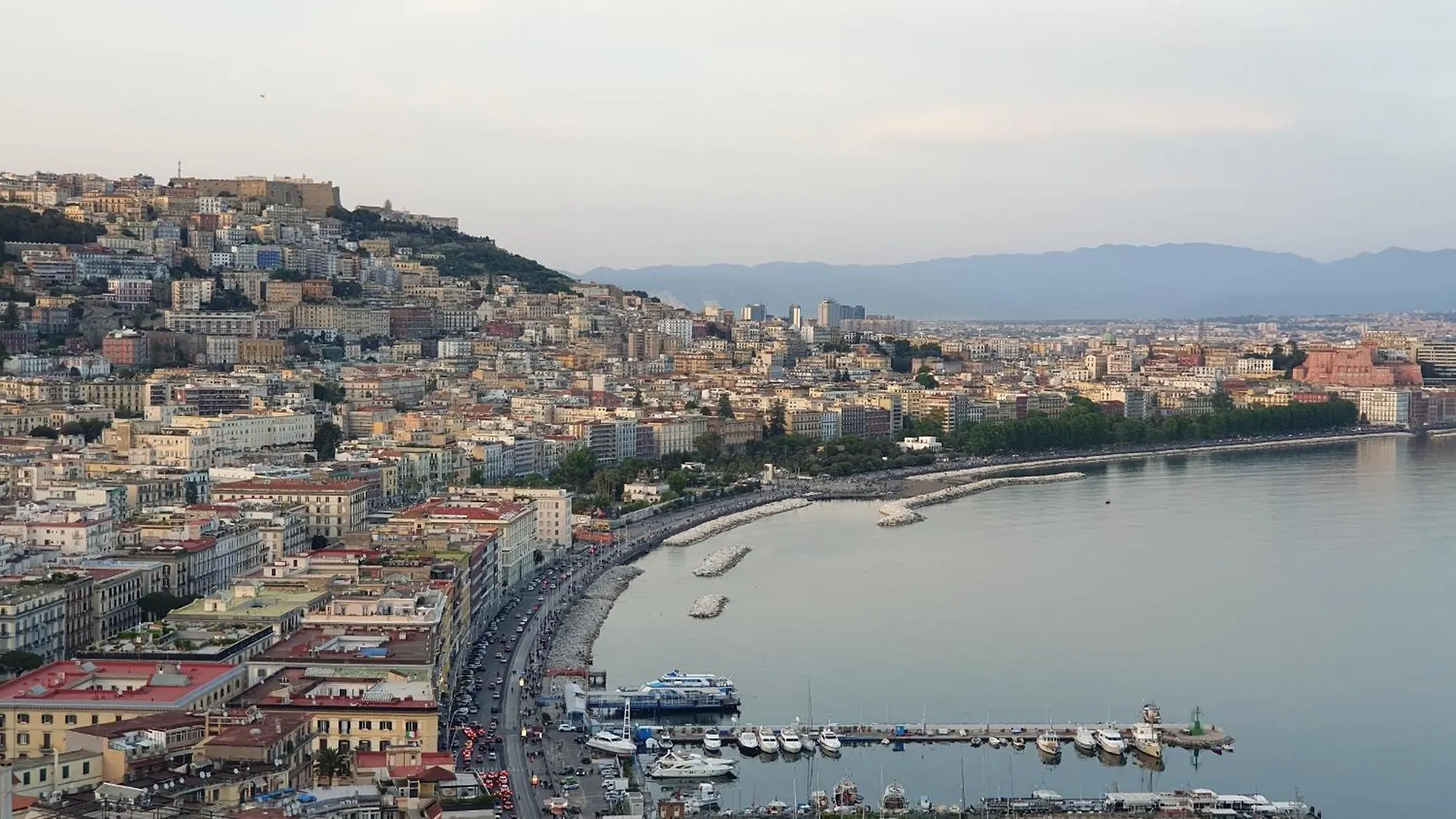 Napoli Stadio - 3 Bedrooms - 2 Bathrooms - Free Park